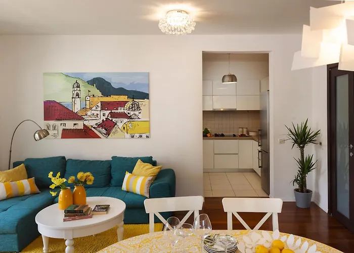 Deluxe Bellevue Apartment *