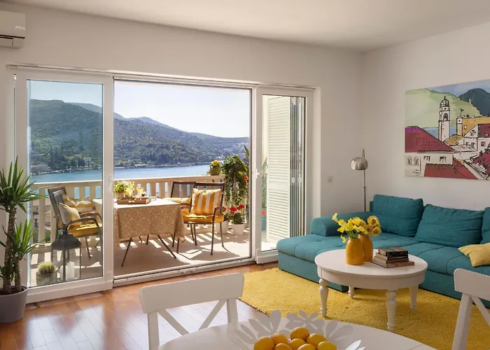 Deluxe Bellevue Apartment